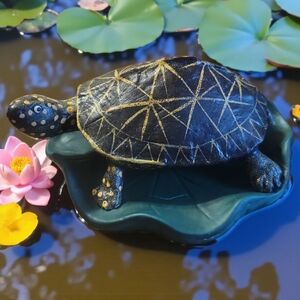 Vtg Land Sea Nature Series Green Tortoise Turtle Lily Pad Figurine Spots Stars